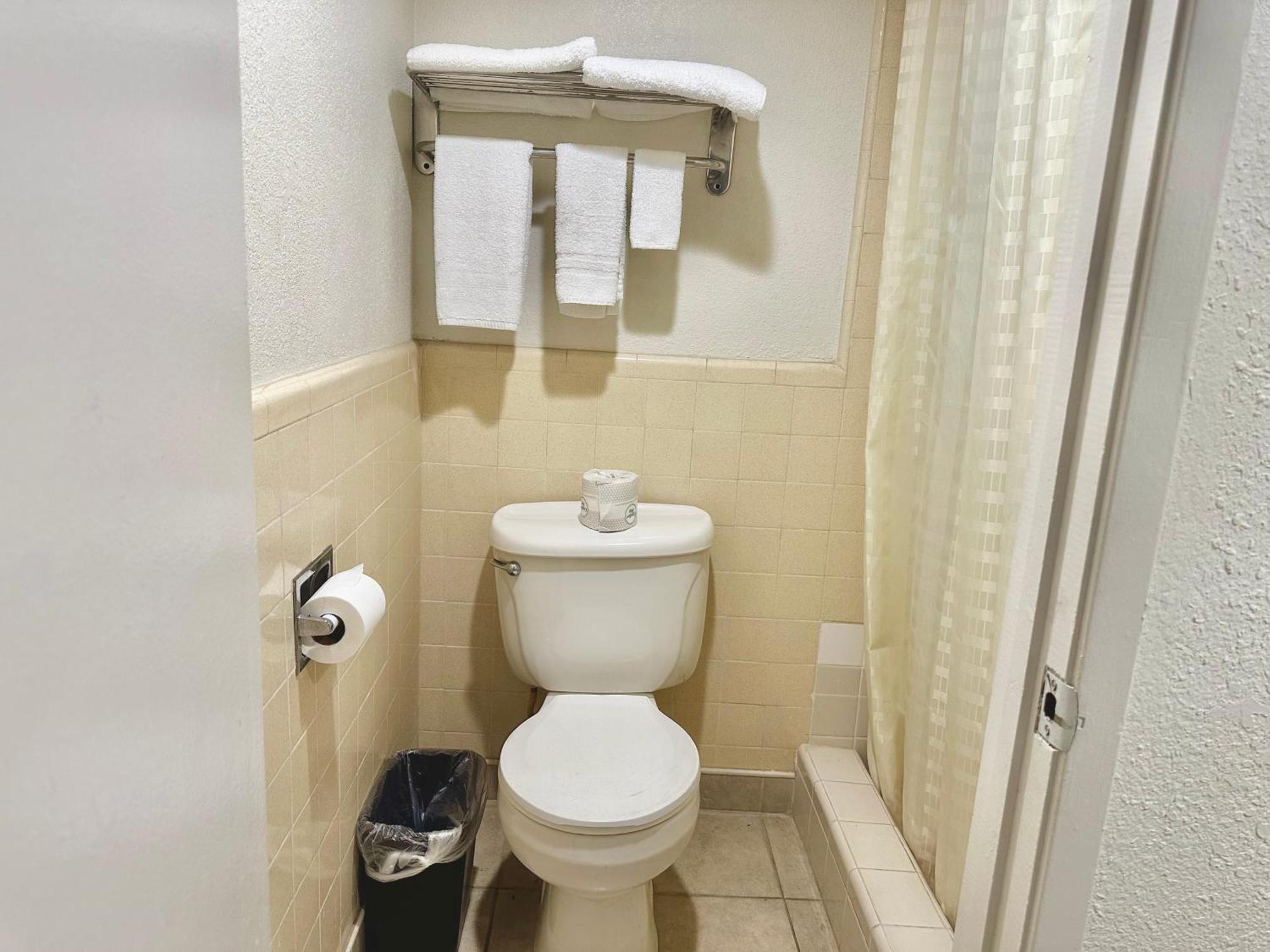 Hotel Regency Fresno